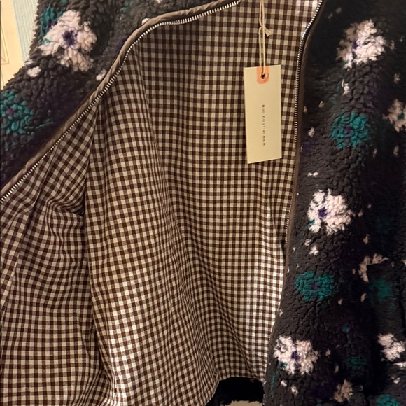 Women's Black Floral Sherpa Zip-Up Jacket by 'in like wlw' - Picture 7 of 7